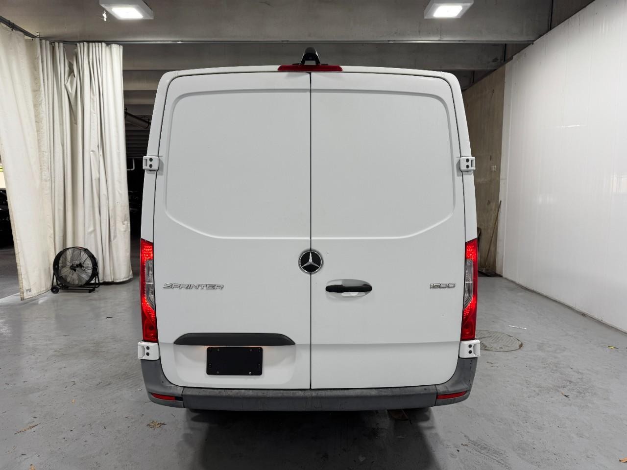 Mercedes-Benz Sprinter Van Vehicle Full-screen Gallery Image 8