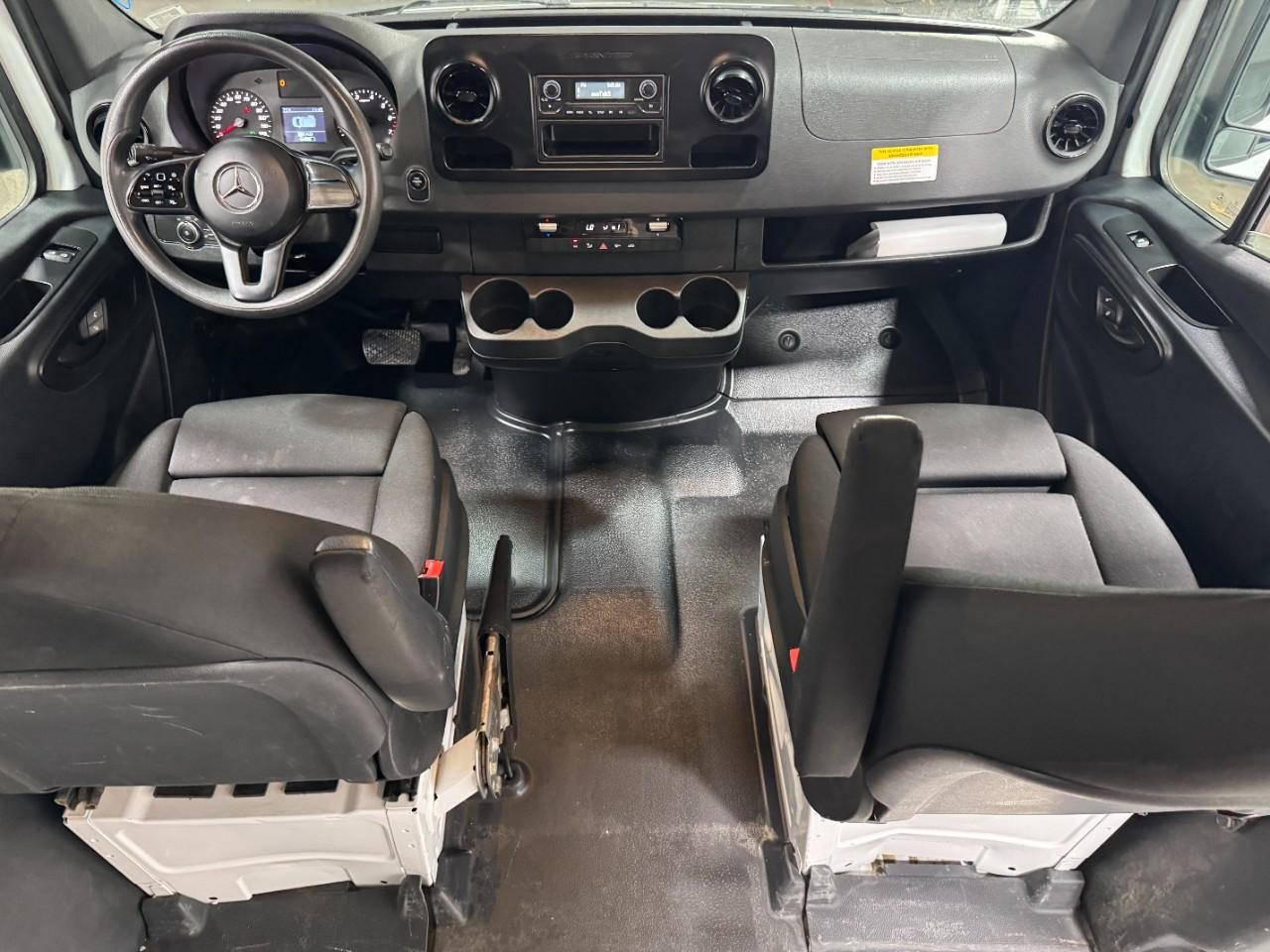 Mercedes-Benz Sprinter Van Vehicle Full-screen Gallery Image 12