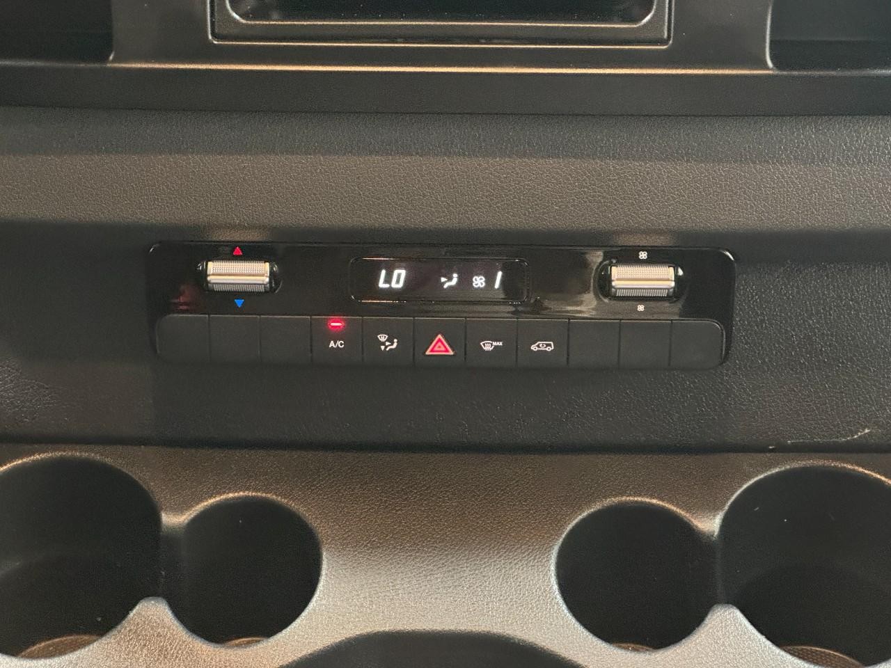 Mercedes-Benz Sprinter Van Vehicle Full-screen Gallery Image 15