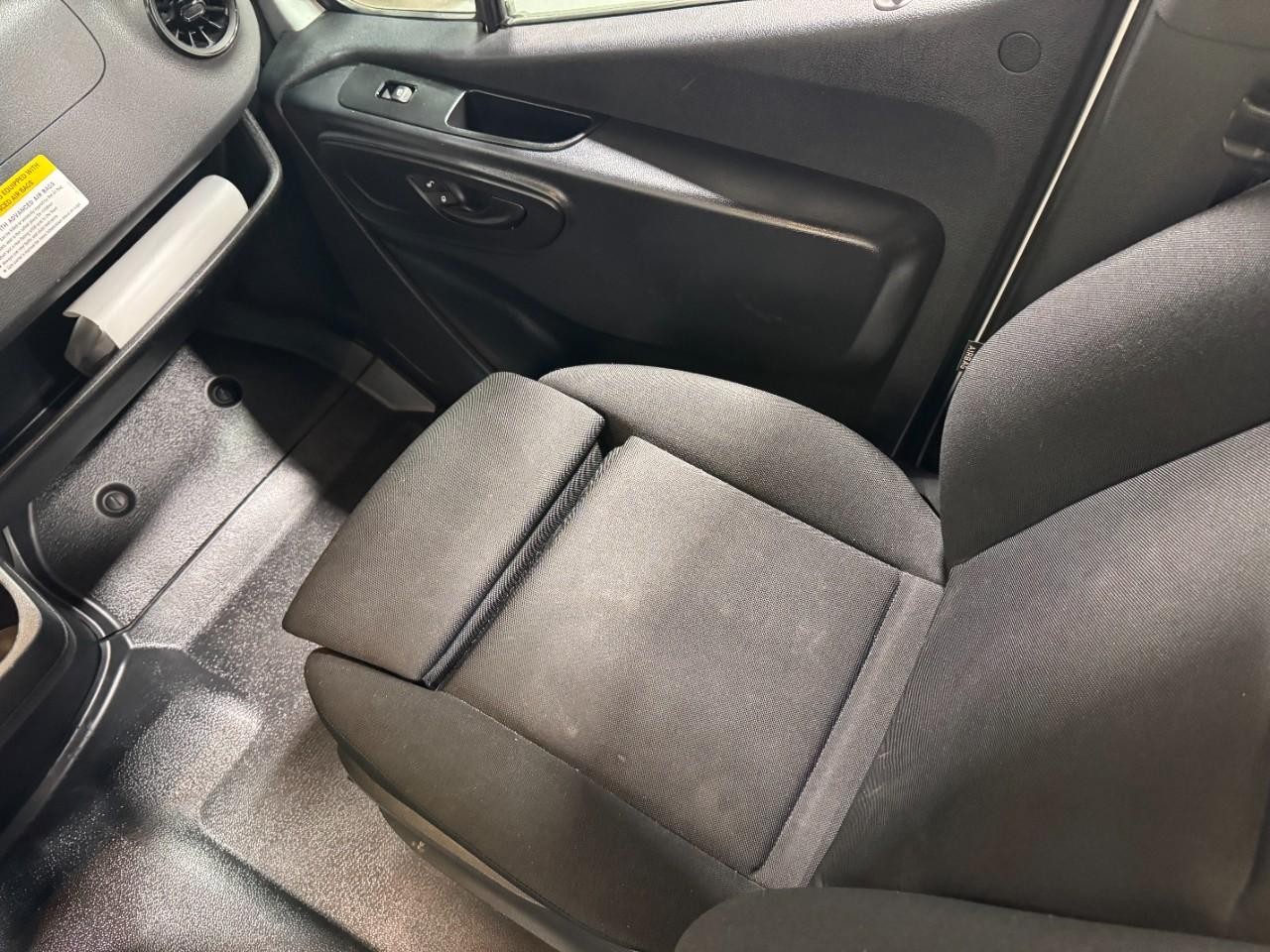 Mercedes-Benz Sprinter Van Vehicle Full-screen Gallery Image 16