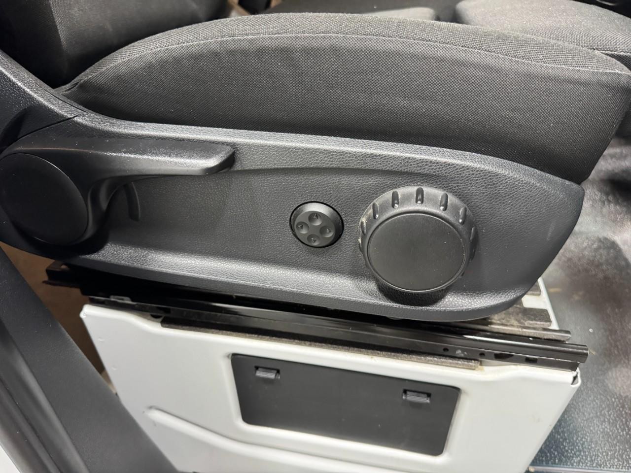 Mercedes-Benz Sprinter Van Vehicle Full-screen Gallery Image 19