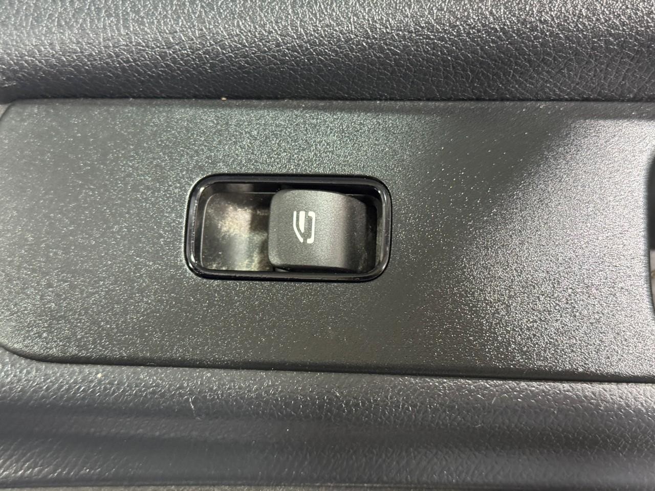 Mercedes-Benz Sprinter Van Vehicle Full-screen Gallery Image 20