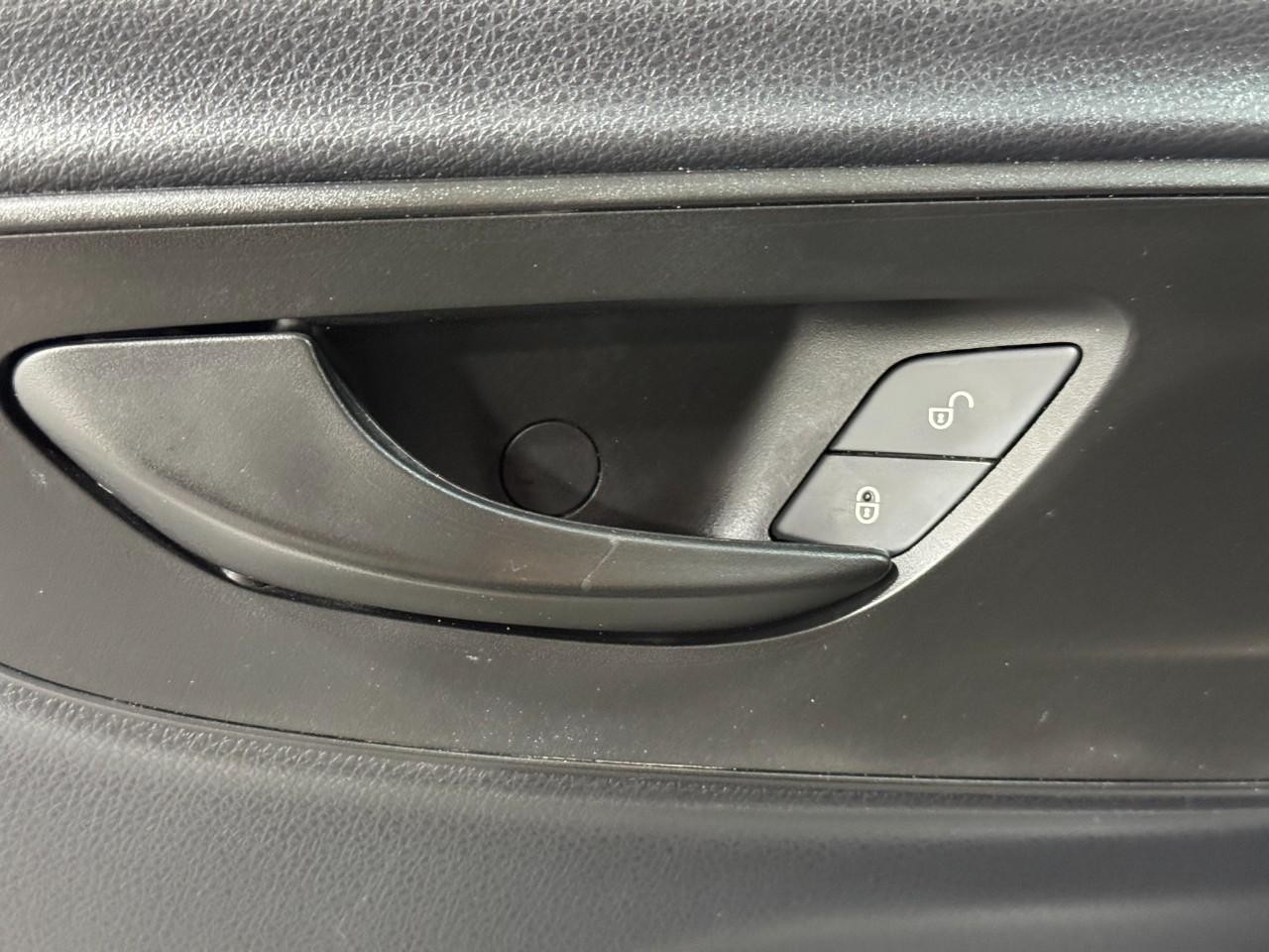 Mercedes-Benz Sprinter Van Vehicle Full-screen Gallery Image 23