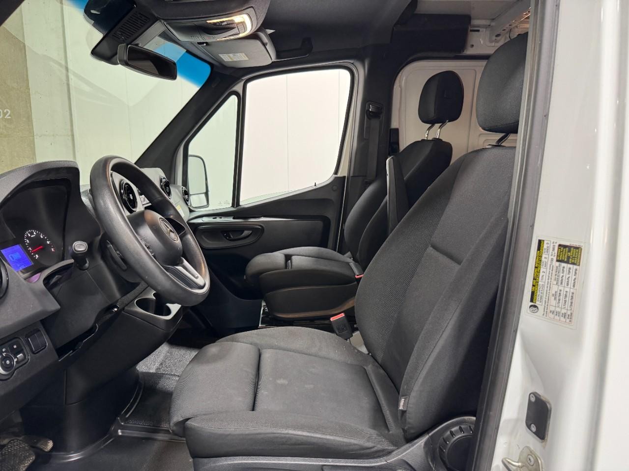 Mercedes-Benz Sprinter Van Vehicle Full-screen Gallery Image 24