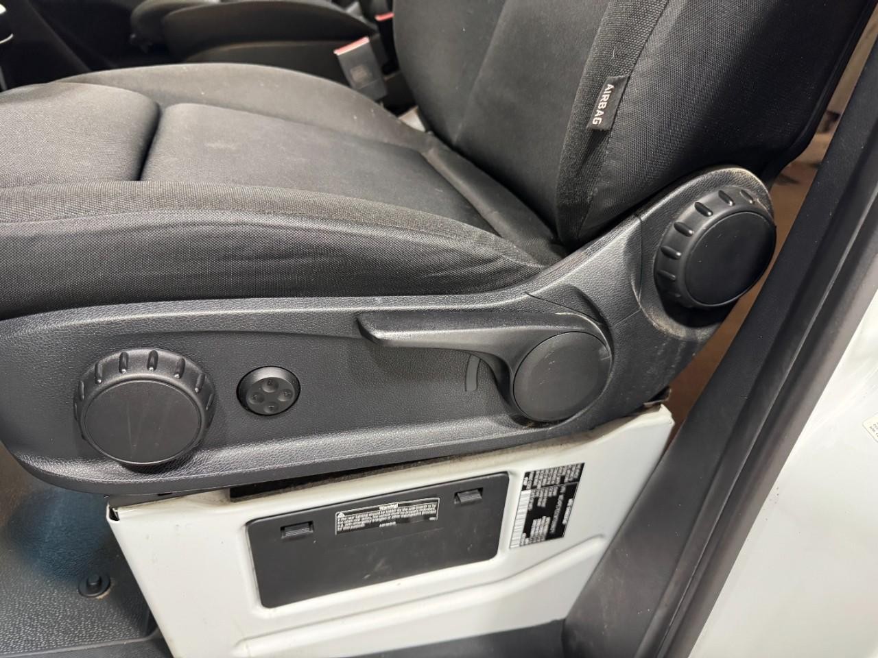 Mercedes-Benz Sprinter Van Vehicle Full-screen Gallery Image 26