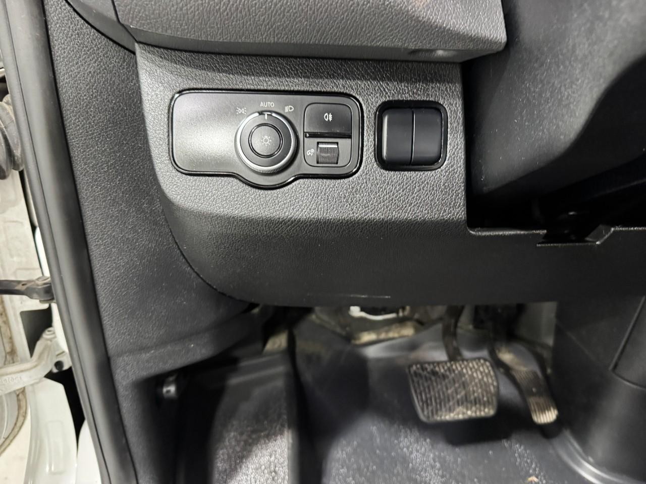 Mercedes-Benz Sprinter Van Vehicle Full-screen Gallery Image 27