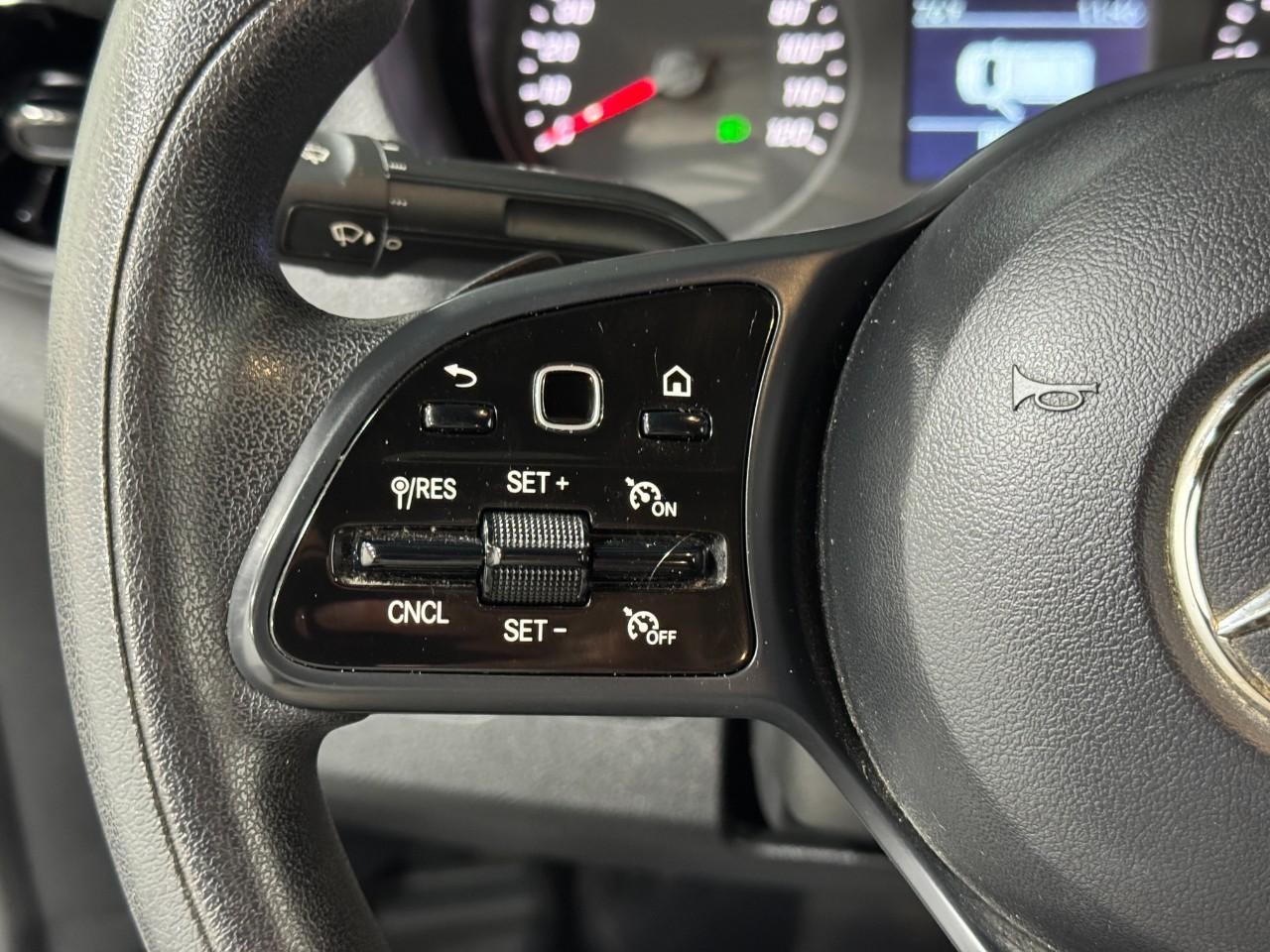 Mercedes-Benz Sprinter Van Vehicle Full-screen Gallery Image 28