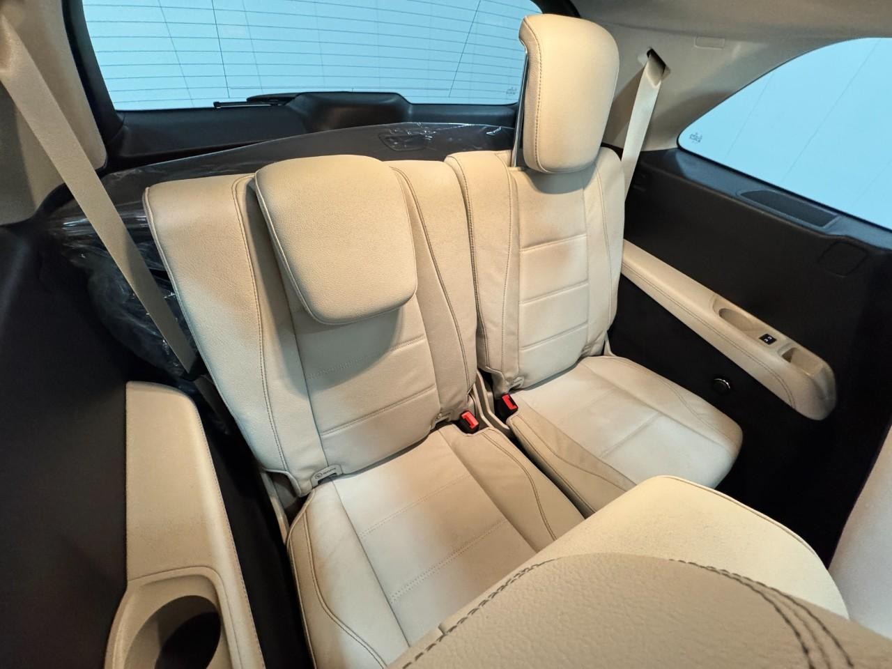 Mercedes-Benz GLS Vehicle Full-screen Gallery Image 11