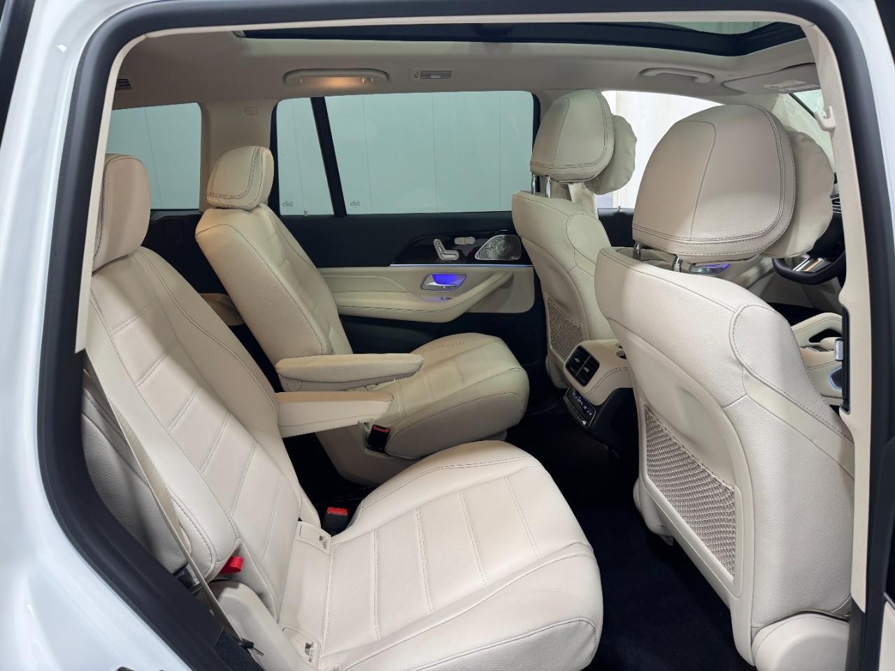 Mercedes-Benz GLS Vehicle Full-screen Gallery Image 12