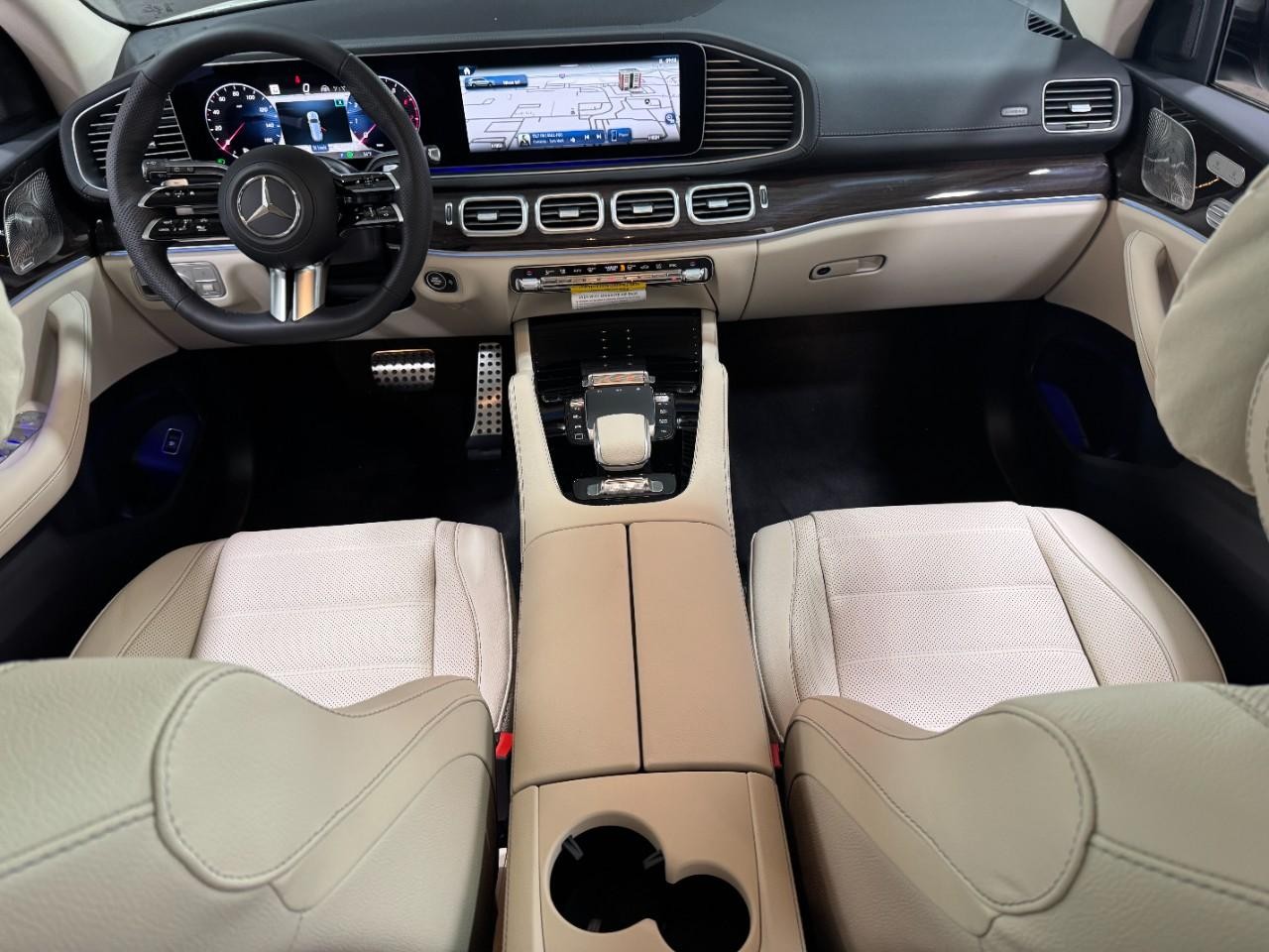 Mercedes-Benz GLS Vehicle Full-screen Gallery Image 15