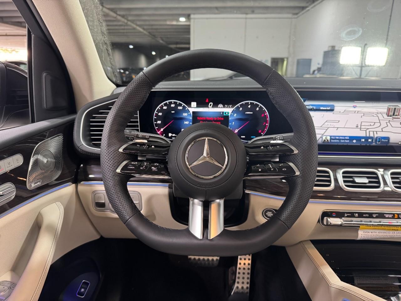 Mercedes-Benz GLS Vehicle Full-screen Gallery Image 16