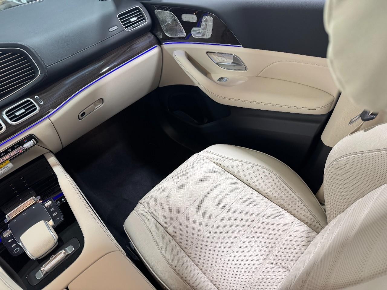 Mercedes-Benz GLS Vehicle Full-screen Gallery Image 20