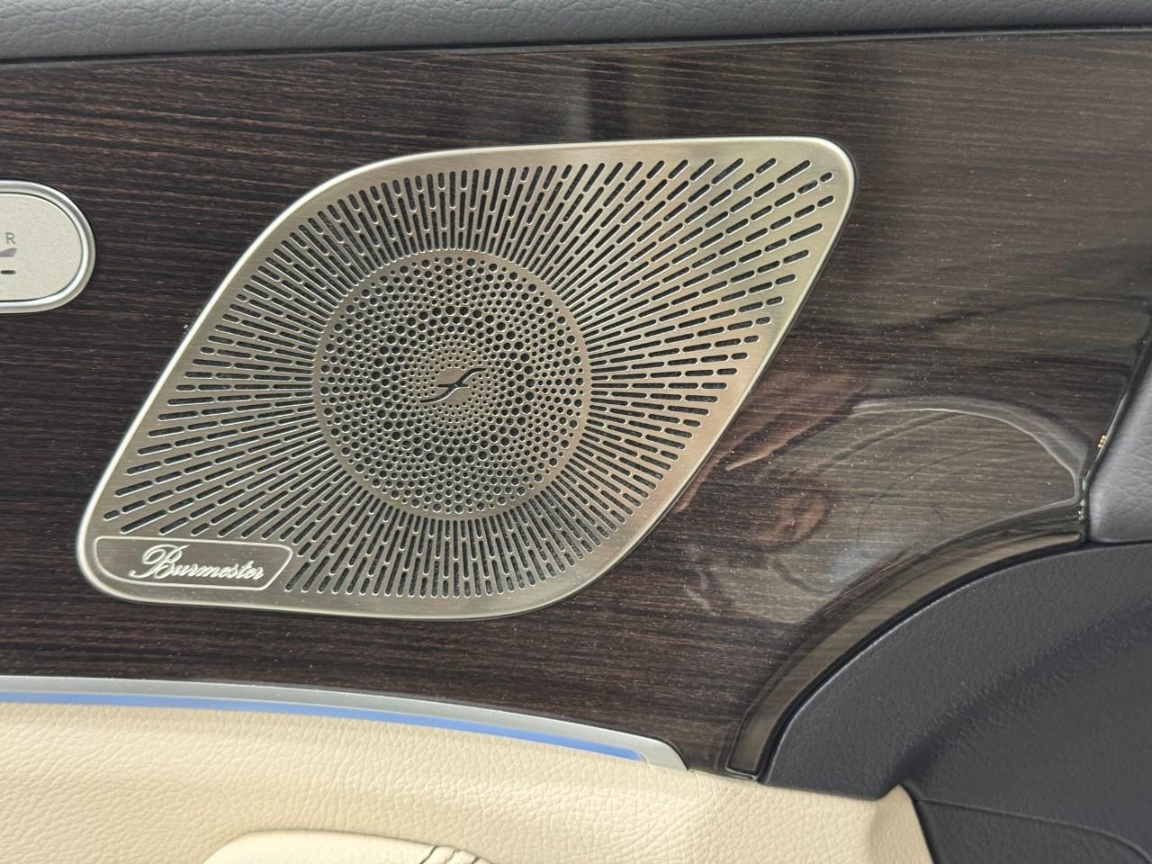 Mercedes-Benz GLS Vehicle Full-screen Gallery Image 26