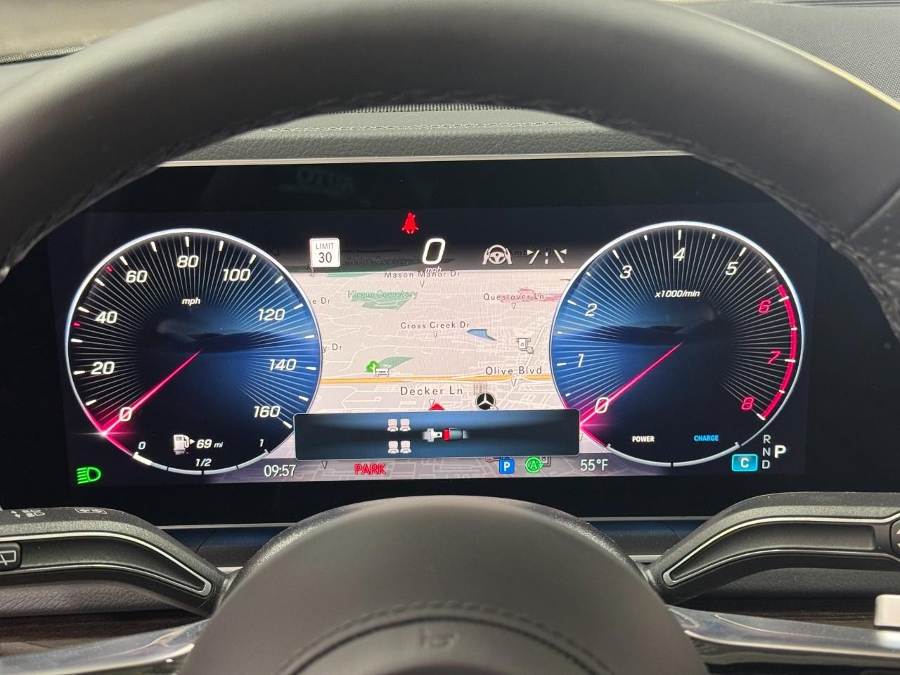 Mercedes-Benz GLS Vehicle Full-screen Gallery Image 36