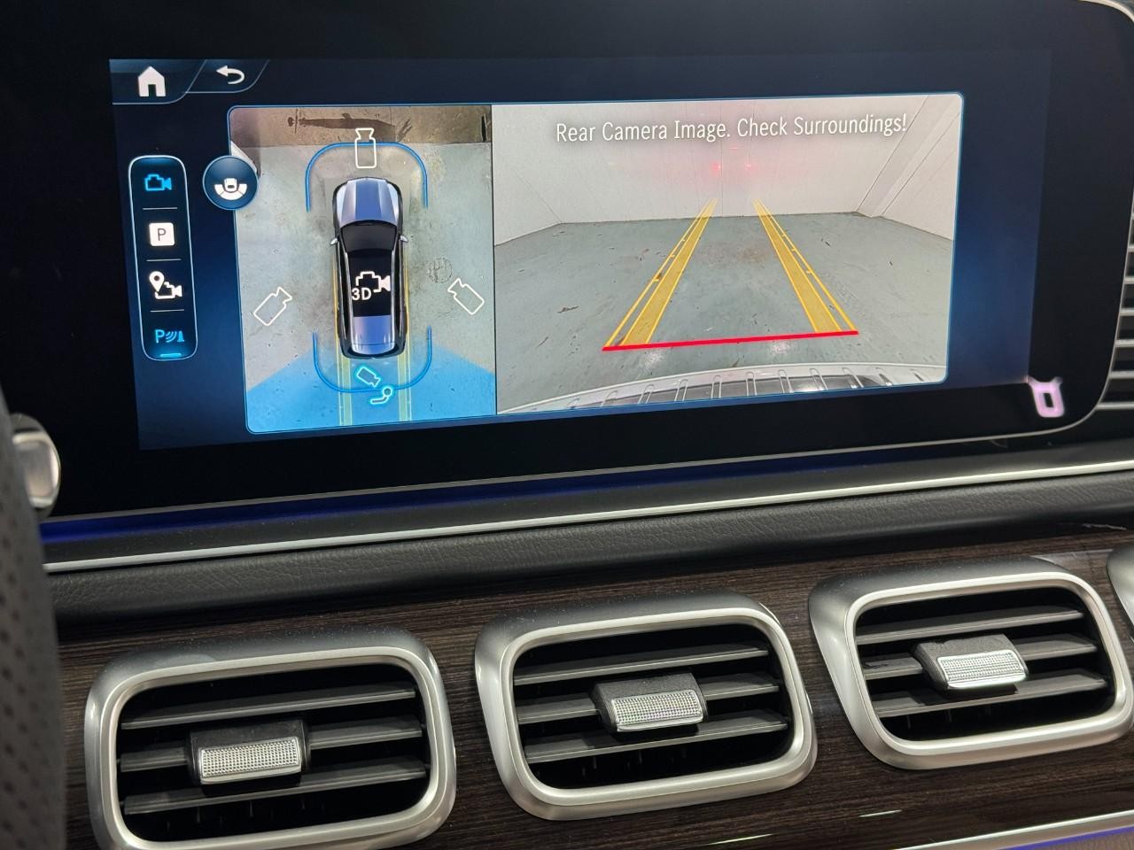 Mercedes-Benz GLS Vehicle Full-screen Gallery Image 38