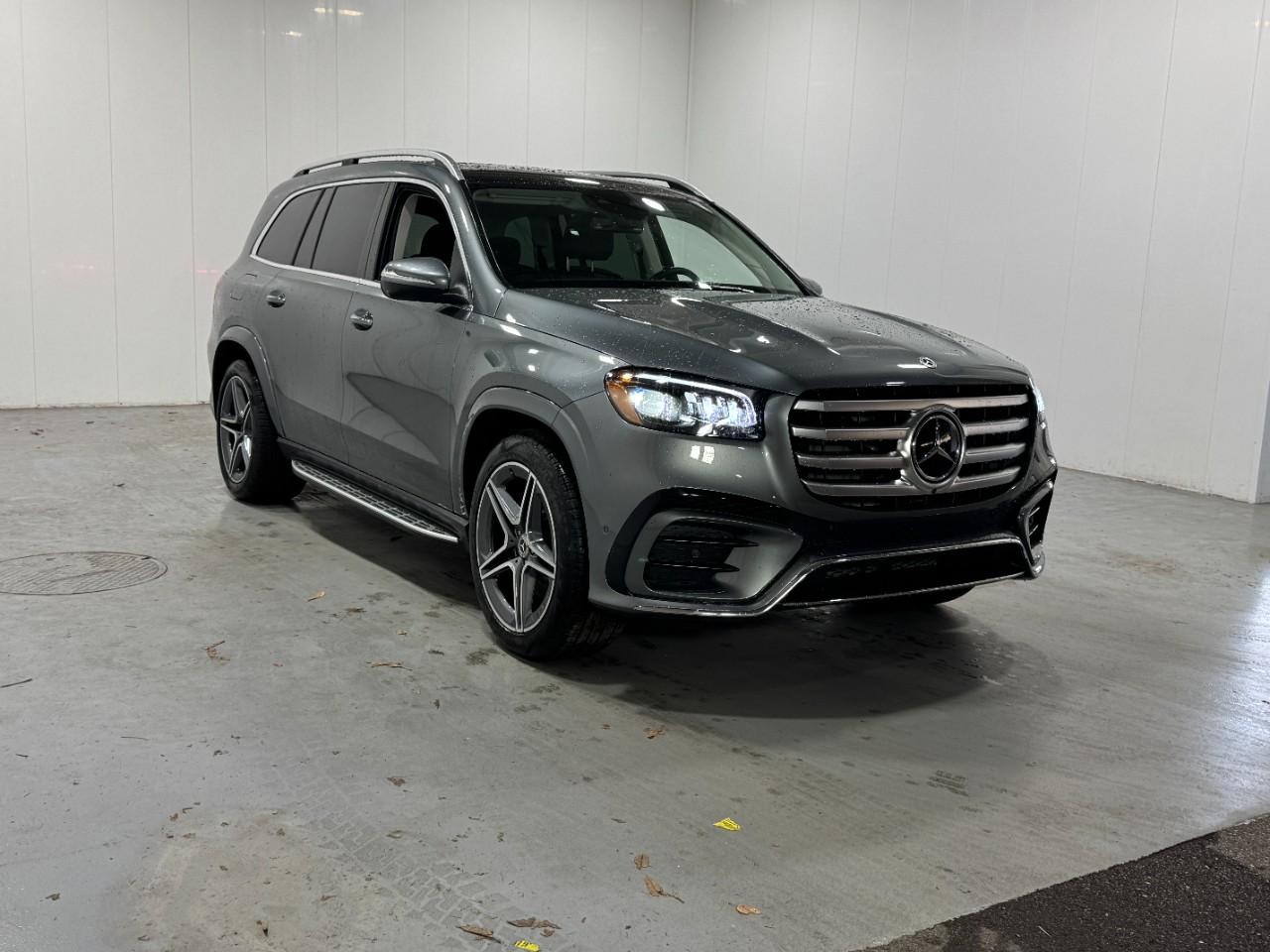 Mercedes-Benz GLS Vehicle Full-screen Gallery Image 6