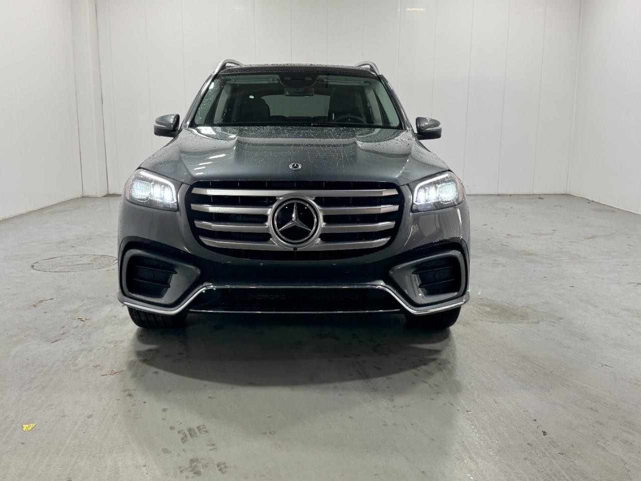 Mercedes-Benz GLS Vehicle Full-screen Gallery Image 7