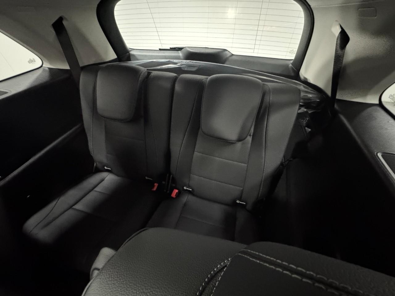 Mercedes-Benz GLS Vehicle Full-screen Gallery Image 8