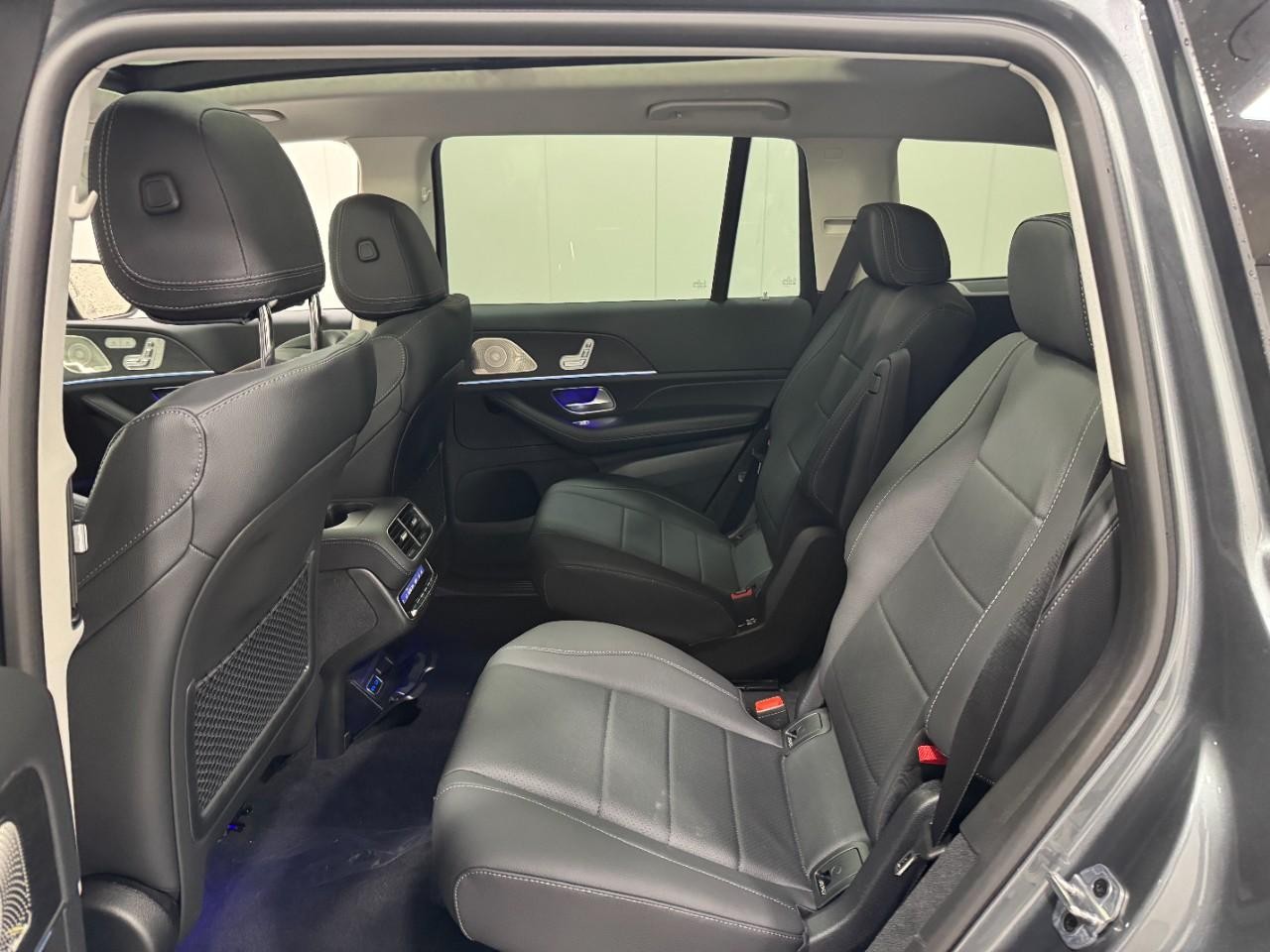 Mercedes-Benz GLS Vehicle Full-screen Gallery Image 9