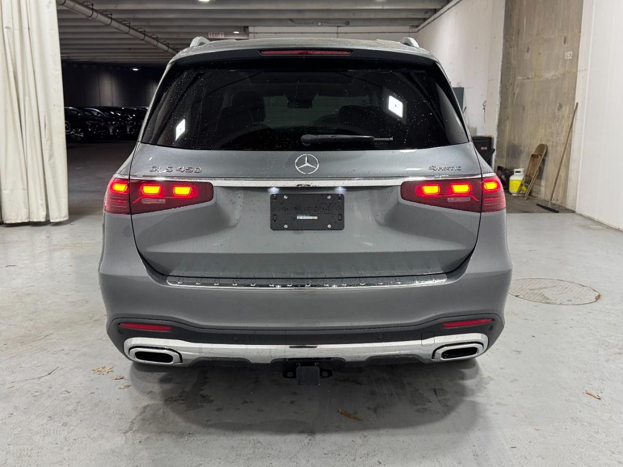 Mercedes-Benz GLS Vehicle Full-screen Gallery Image 10