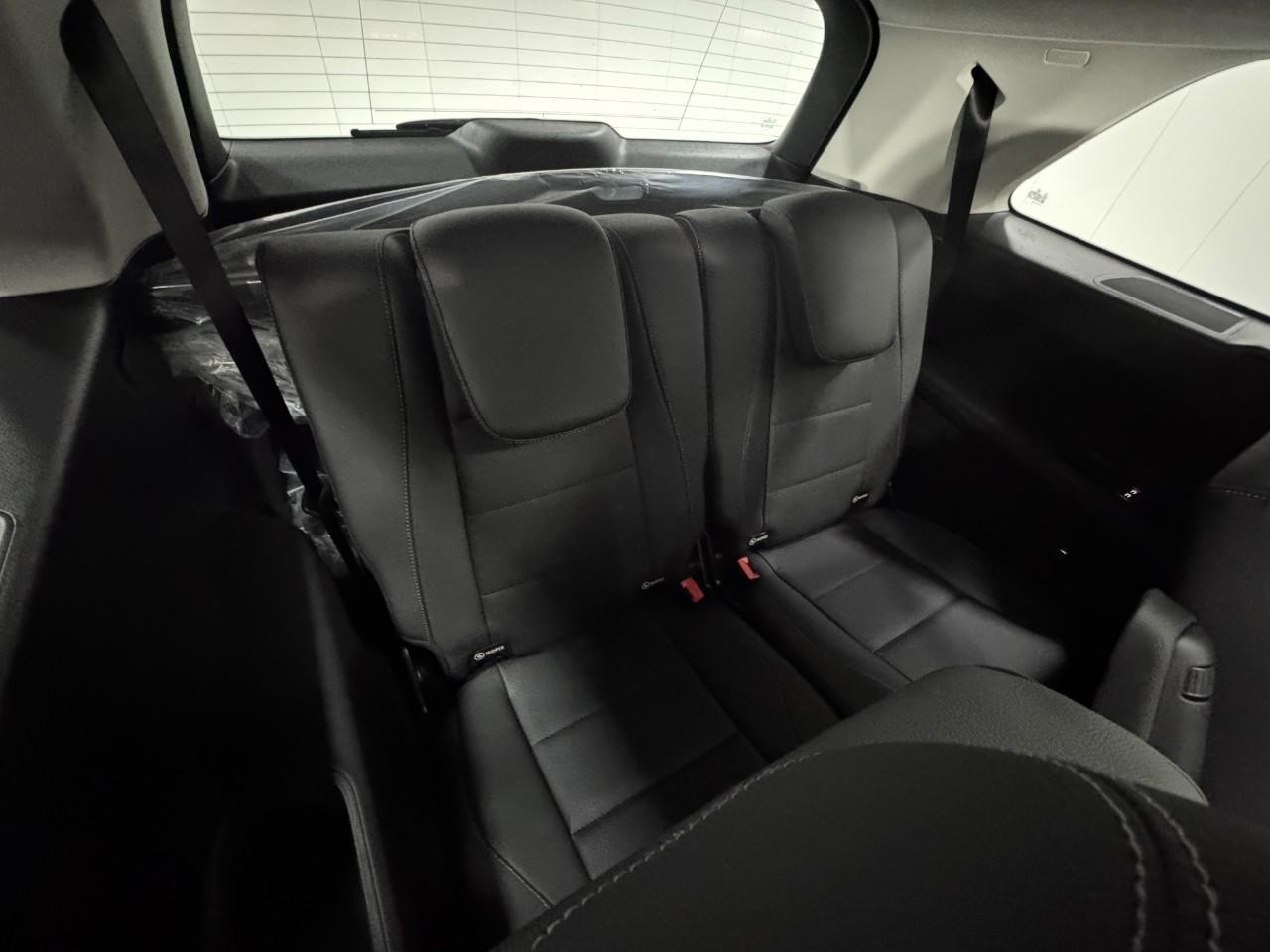 Mercedes-Benz GLS Vehicle Full-screen Gallery Image 11