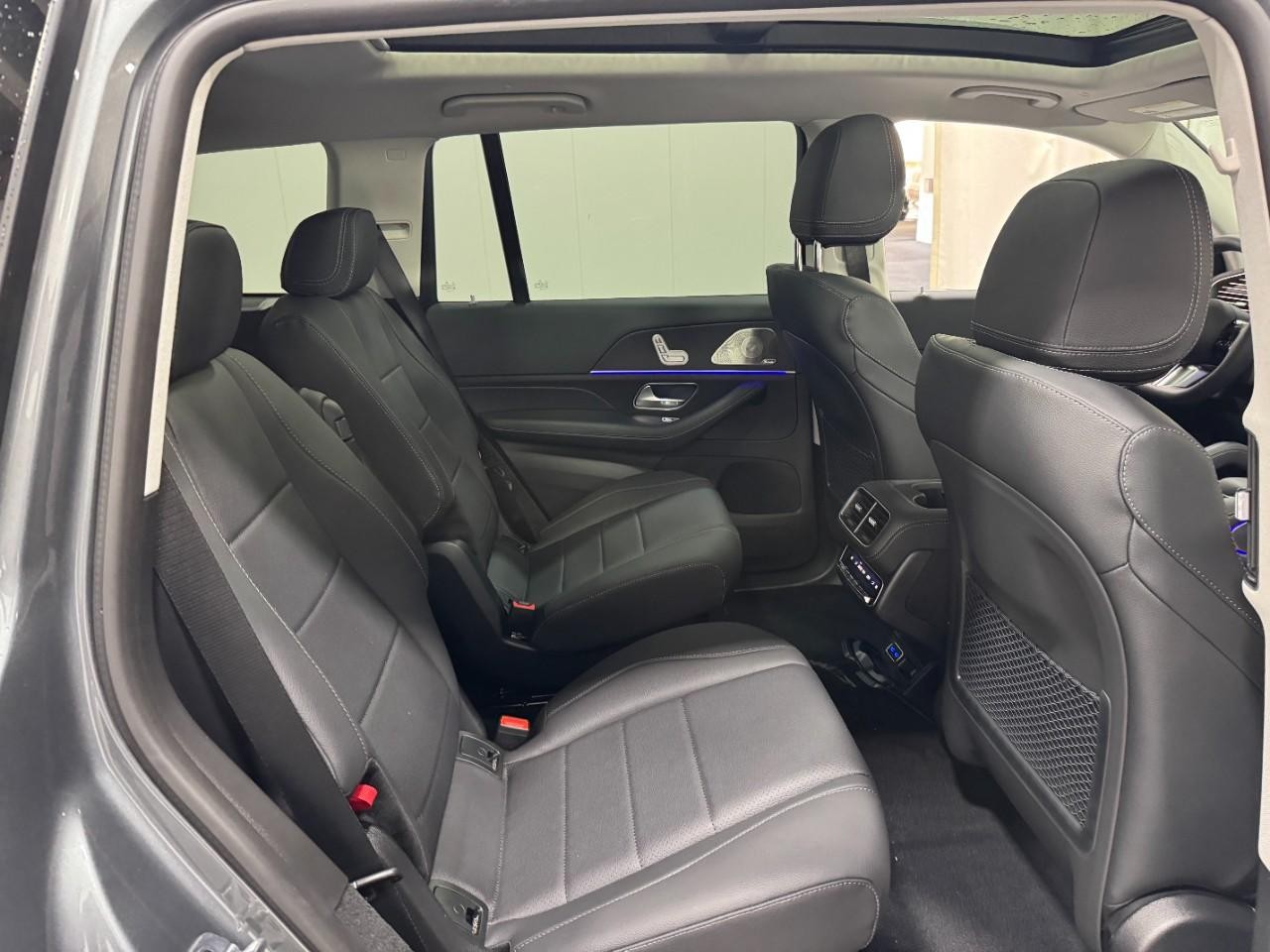 Mercedes-Benz GLS Vehicle Full-screen Gallery Image 12