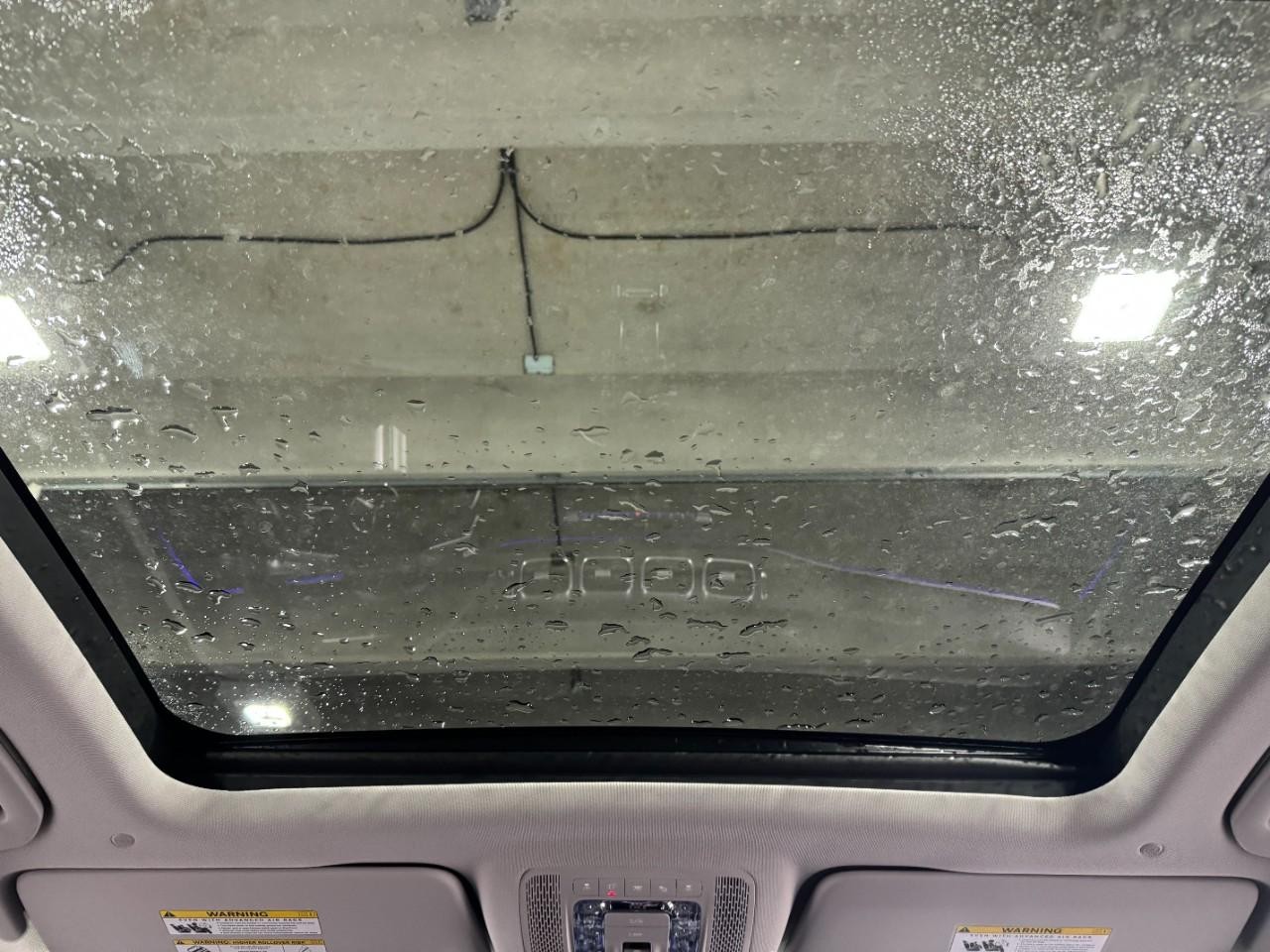 Mercedes-Benz GLS Vehicle Full-screen Gallery Image 14