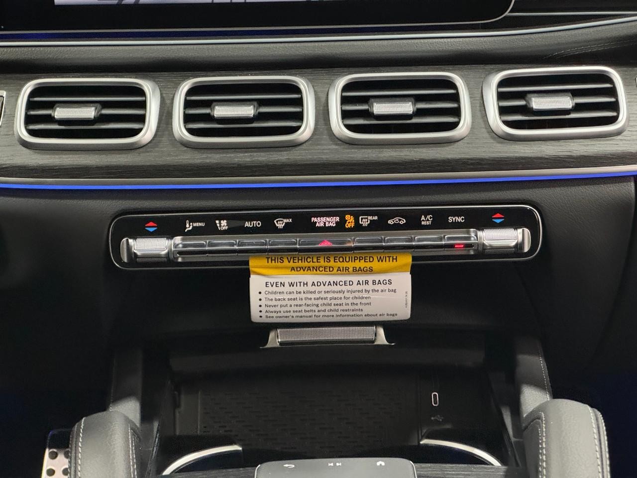 Mercedes-Benz GLS Vehicle Full-screen Gallery Image 18