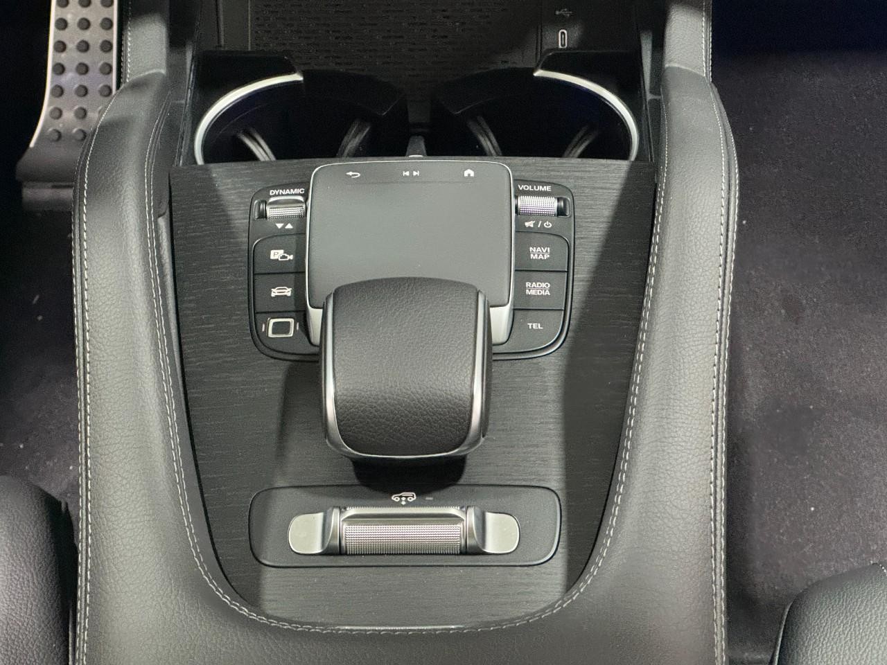 Mercedes-Benz GLS Vehicle Full-screen Gallery Image 19