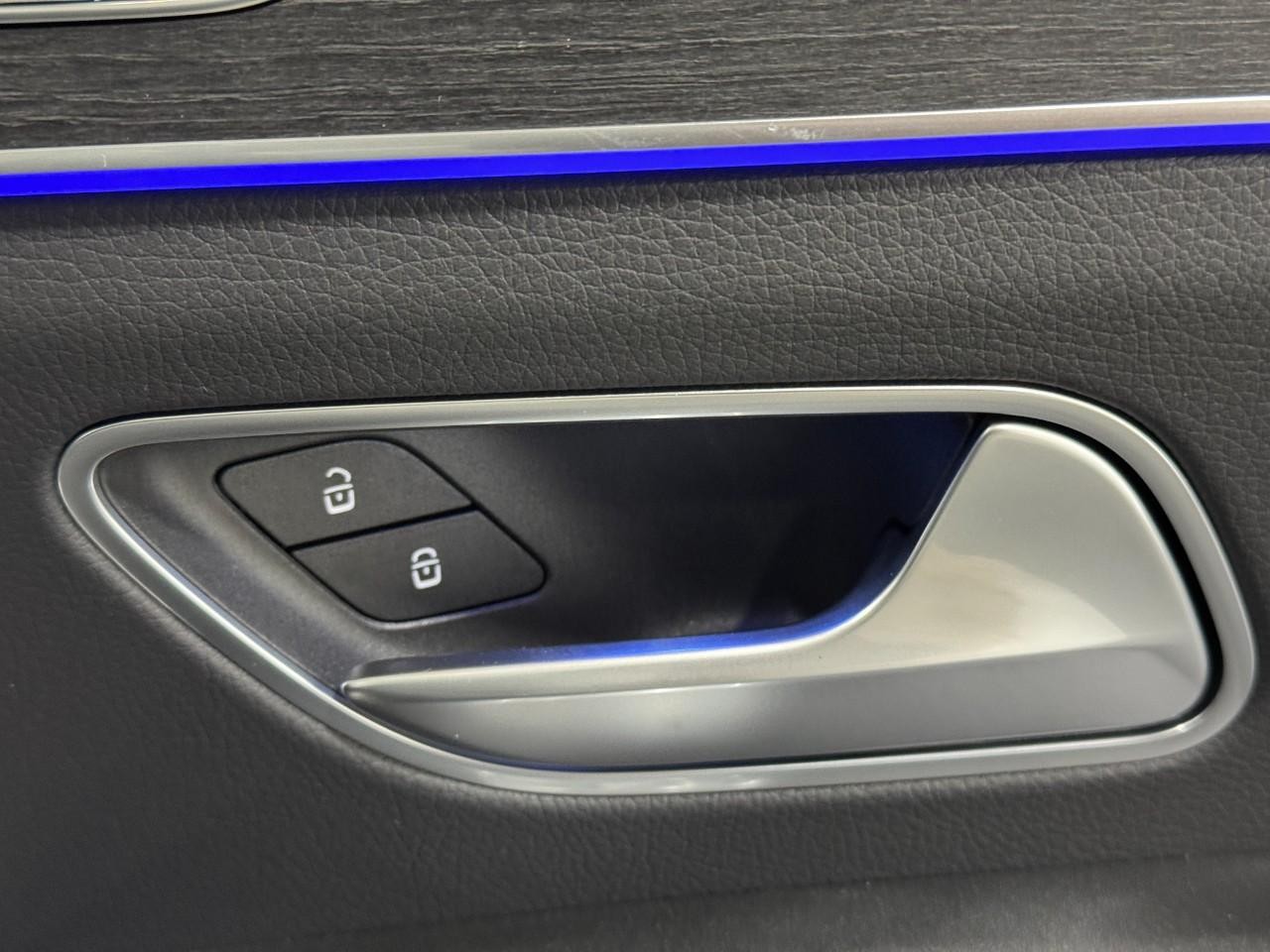 Mercedes-Benz GLS Vehicle Full-screen Gallery Image 25