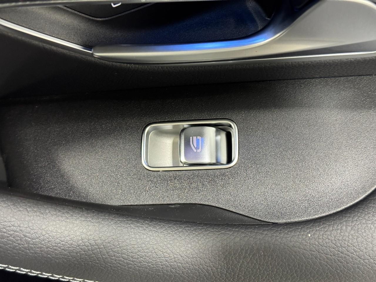 Mercedes-Benz GLS Vehicle Full-screen Gallery Image 26