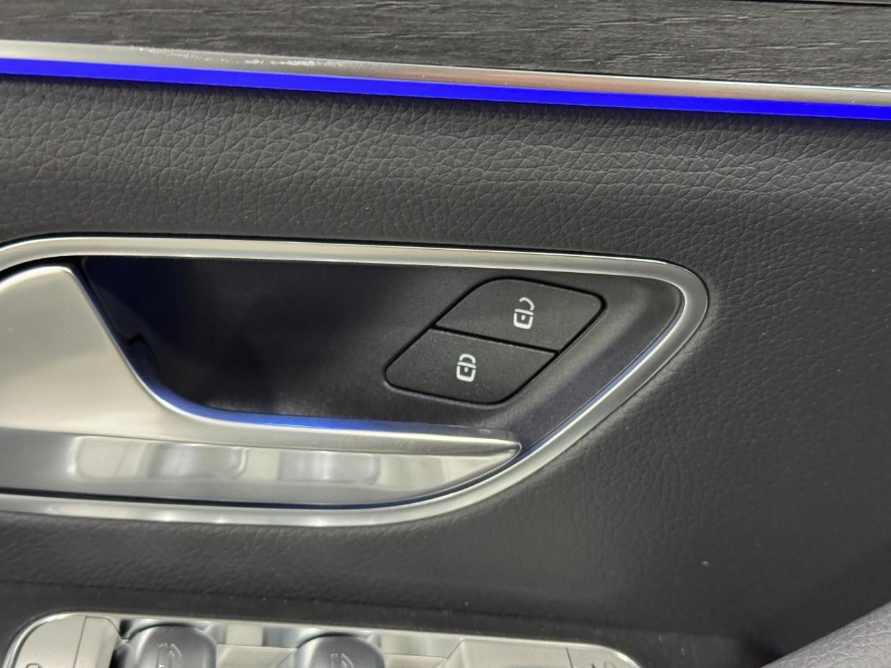 Mercedes-Benz GLS Vehicle Full-screen Gallery Image 29