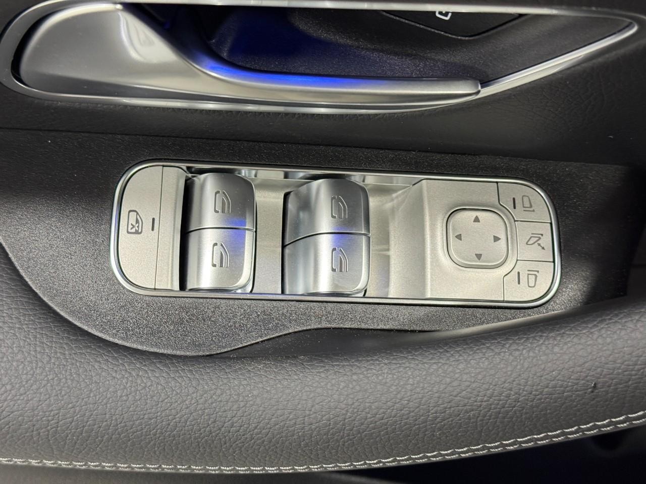 Mercedes-Benz GLS Vehicle Full-screen Gallery Image 30