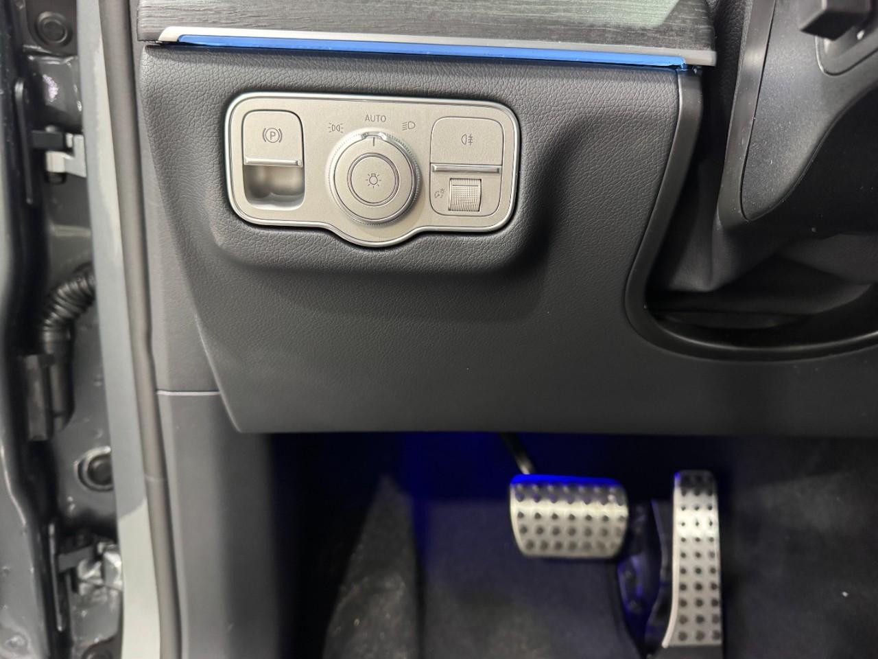 Mercedes-Benz GLS Vehicle Full-screen Gallery Image 35