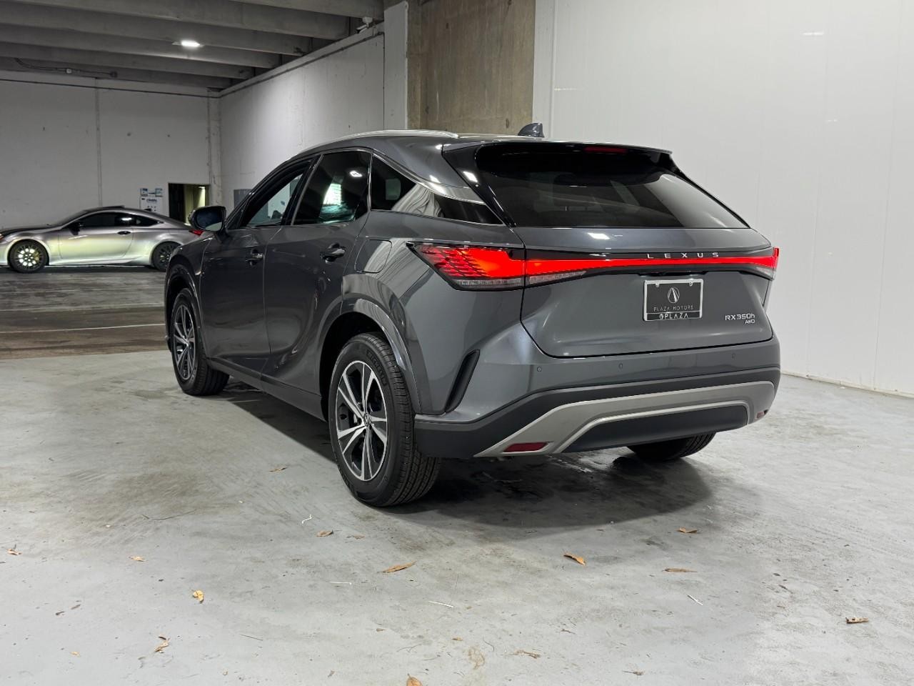 Lexus RX Vehicle Full-screen Gallery Image 3