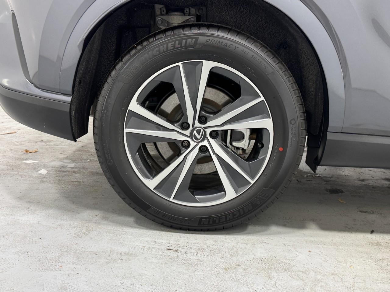 Lexus RX Vehicle Full-screen Gallery Image 5