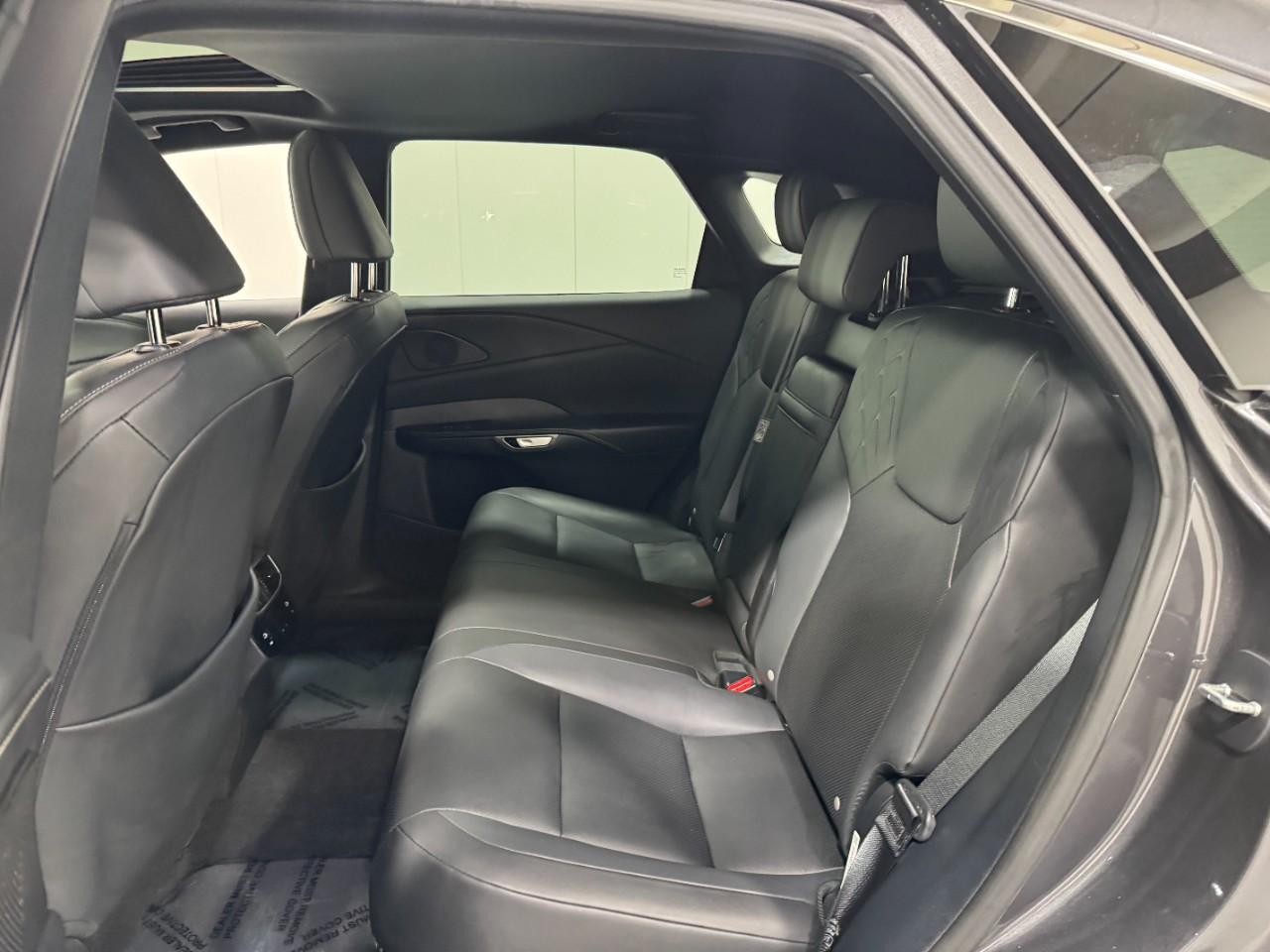 Lexus RX Vehicle Full-screen Gallery Image 8