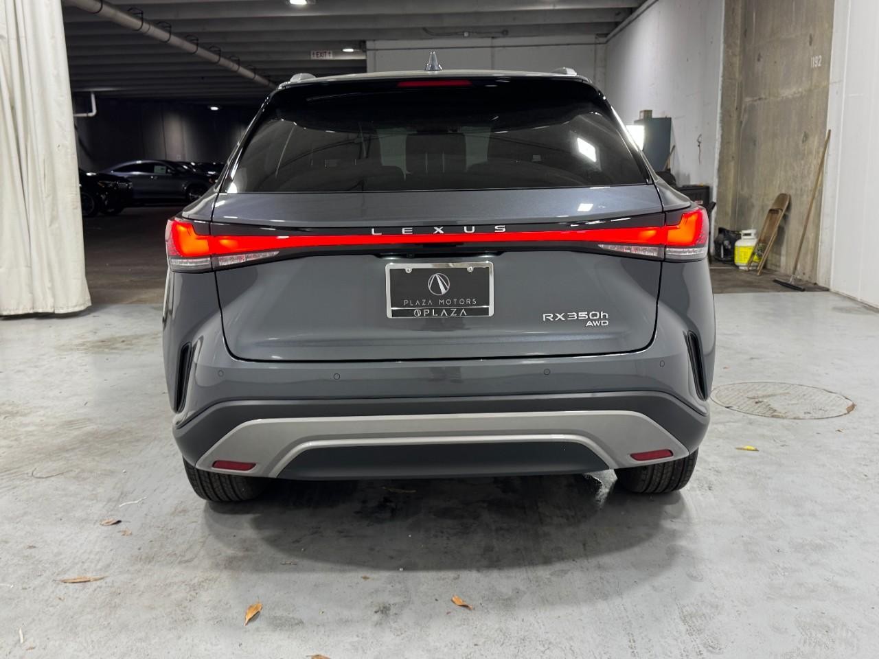 Lexus RX Vehicle Full-screen Gallery Image 9