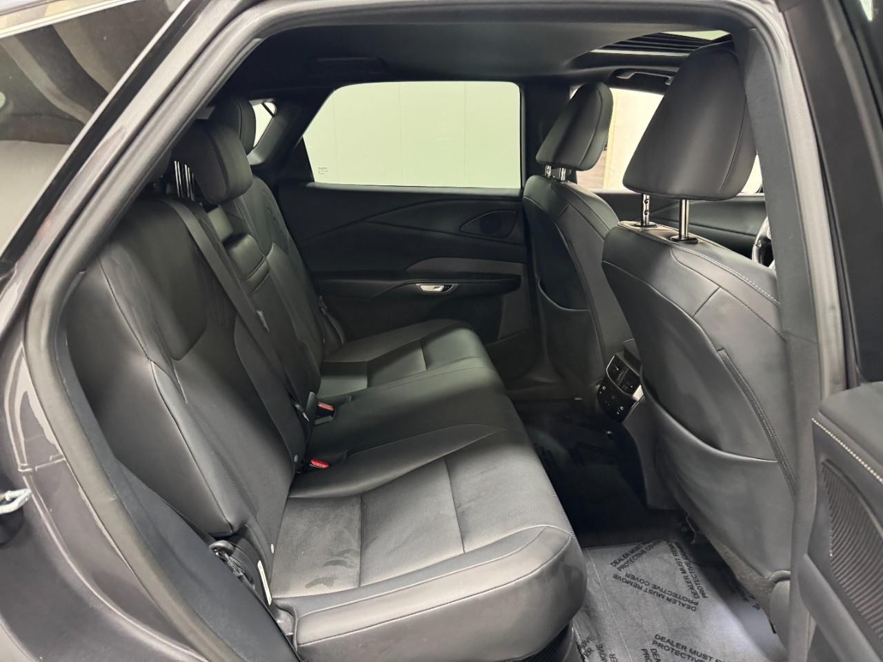 Lexus RX Vehicle Full-screen Gallery Image 10