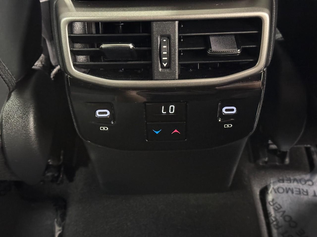 Lexus RX Vehicle Full-screen Gallery Image 11