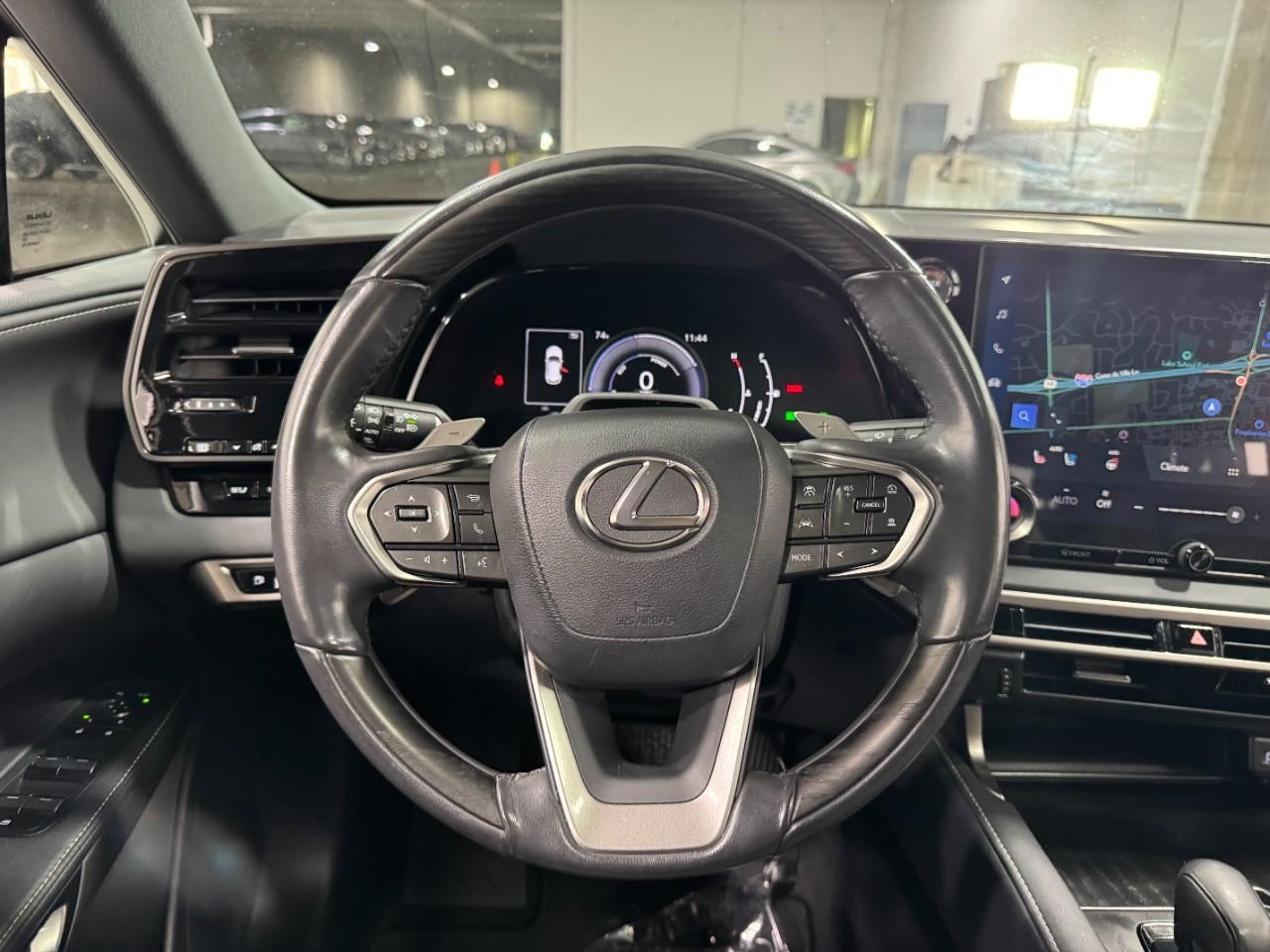 Lexus RX Vehicle Full-screen Gallery Image 14