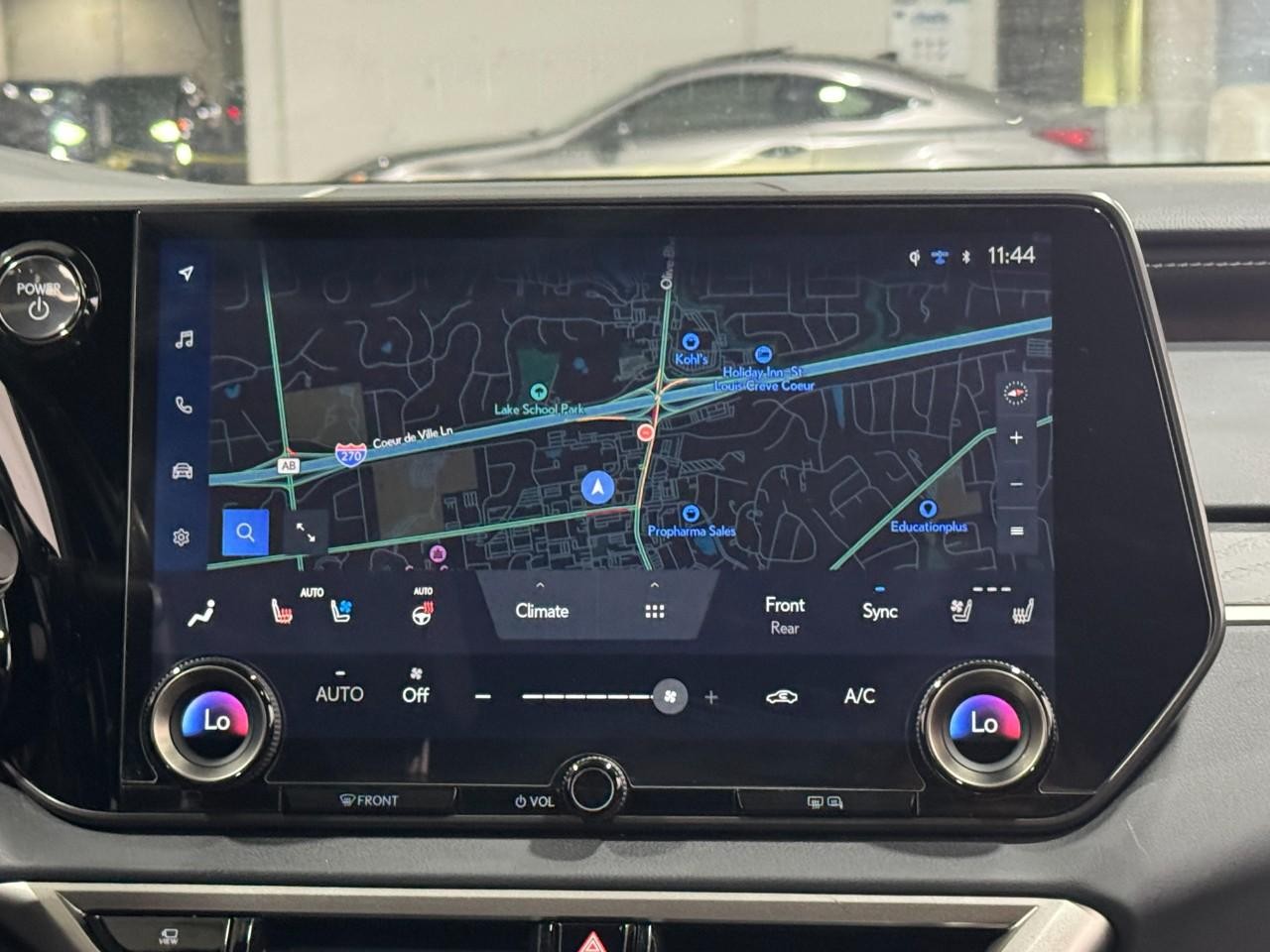 Lexus RX Vehicle Full-screen Gallery Image 15