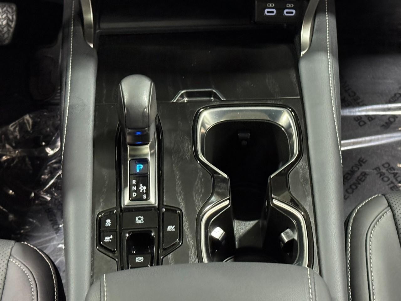 Lexus RX Vehicle Full-screen Gallery Image 16