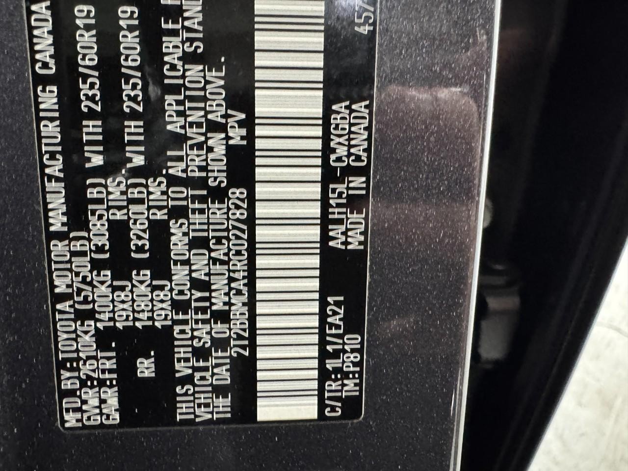 Lexus RX Vehicle Full-screen Gallery Image 31