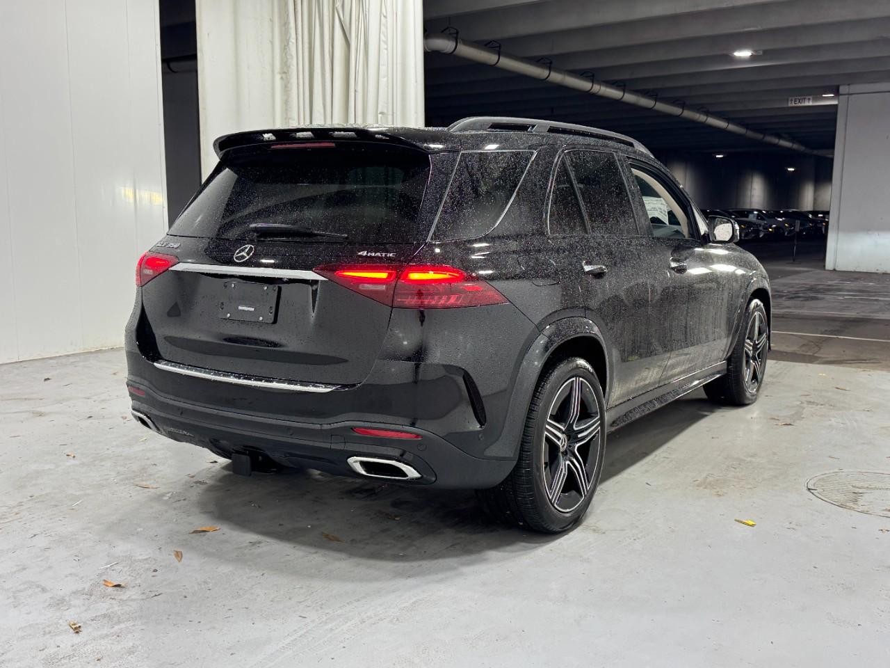 Mercedes-Benz GLE Vehicle Full-screen Gallery Image 4