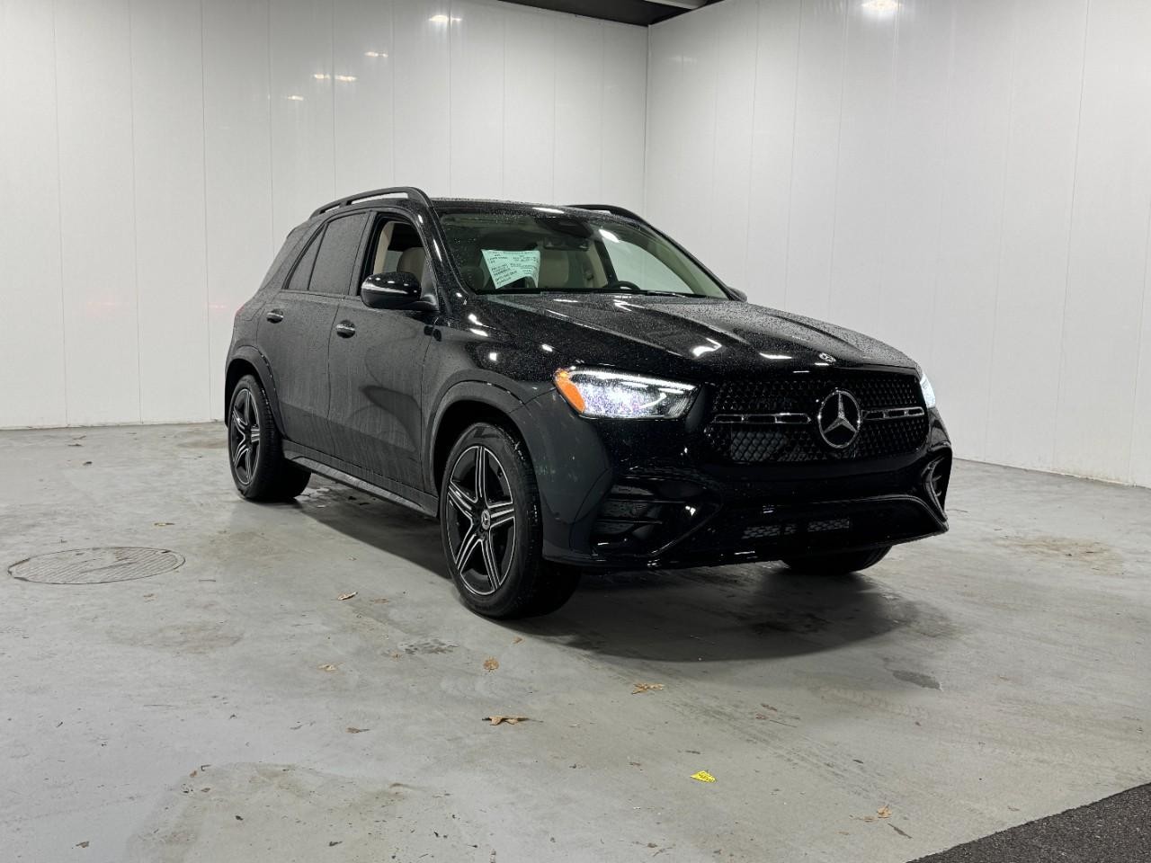 Mercedes-Benz GLE Vehicle Full-screen Gallery Image 6