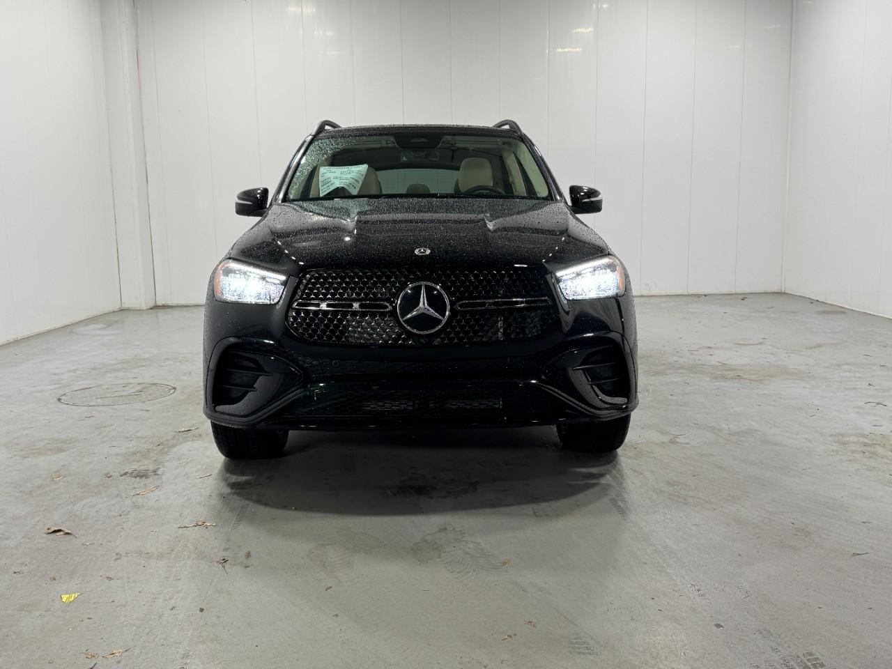 Mercedes-Benz GLE Vehicle Full-screen Gallery Image 7