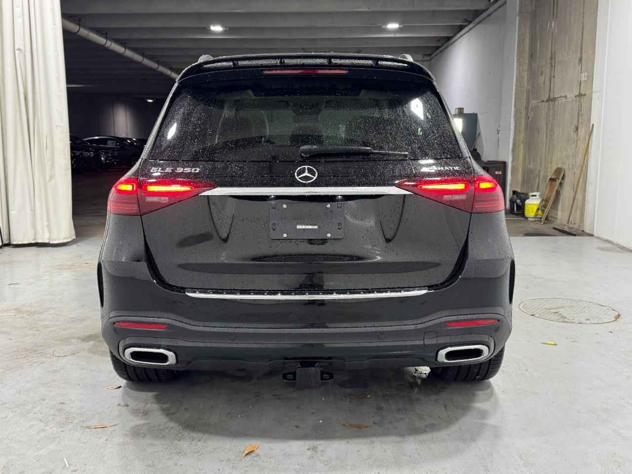 Mercedes-Benz GLE Vehicle Full-screen Gallery Image 9