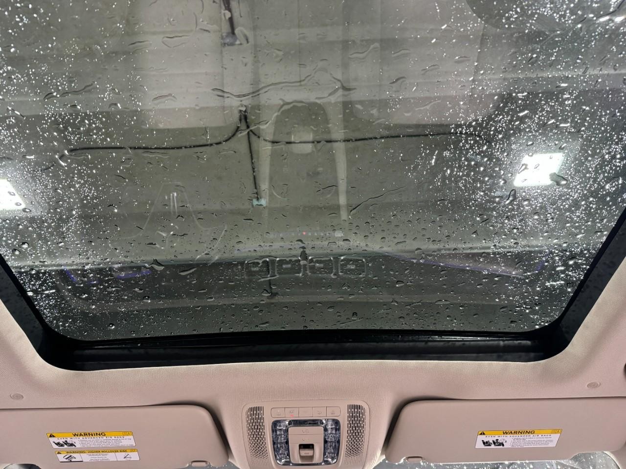 Mercedes-Benz GLE Vehicle Full-screen Gallery Image 11