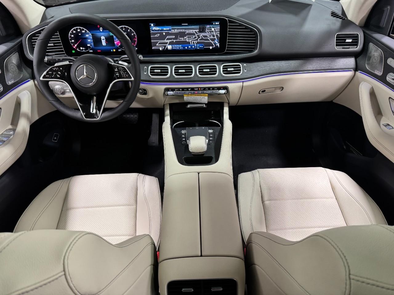 Mercedes-Benz GLE Vehicle Full-screen Gallery Image 12